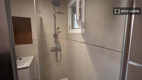 Zimmer in einer 5-Zimmer-WG in Fuenlabrada zu vermieten