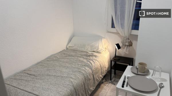 Zimmer in einer 5-Zimmer-WG in Fuenlabrada zu vermieten