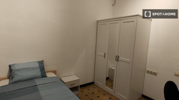 Habitación en piso compartido de 4 habitaciones en alquiler en El Fort Pienc