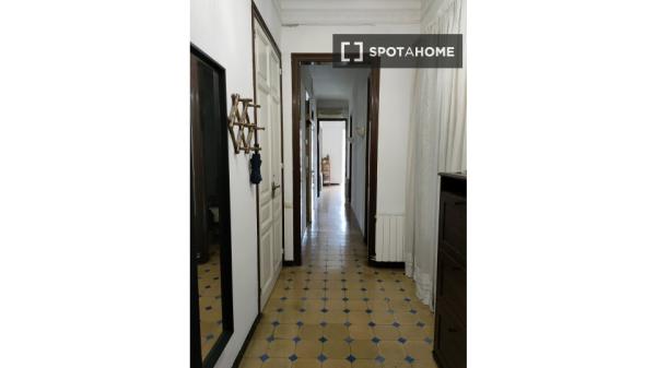 Habitación en piso compartido de 4 habitaciones en alquiler en El Fort Pienc