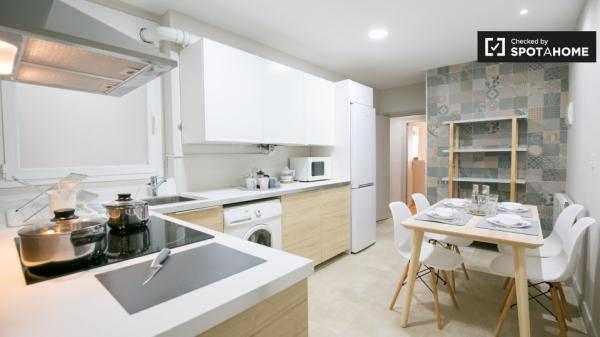 Acogedora habitación en apartamento de 4 dormitorios en Deusto, Bilbao