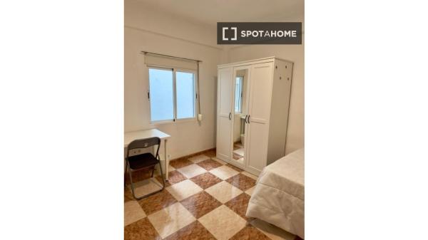 Habitación en piso compartido de 4 habitaciones en alquiler, Camino de Ronda