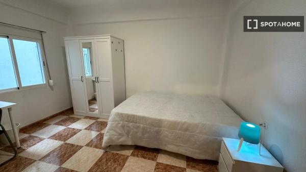 Habitación en piso compartido de 4 habitaciones en alquiler, Camino de Ronda