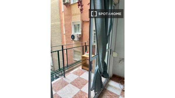 Habitación en piso compartido de 4 habitaciones en alquiler, Camino de Ronda