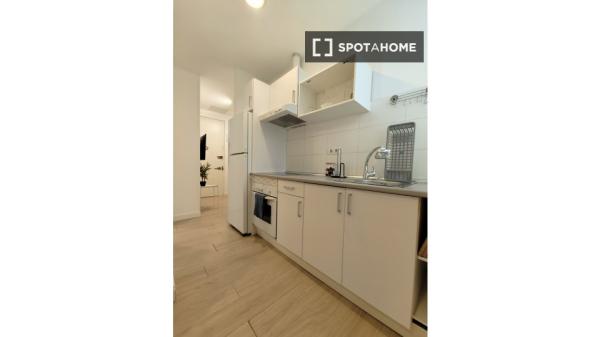 Habitación en piso compartido en madrid.