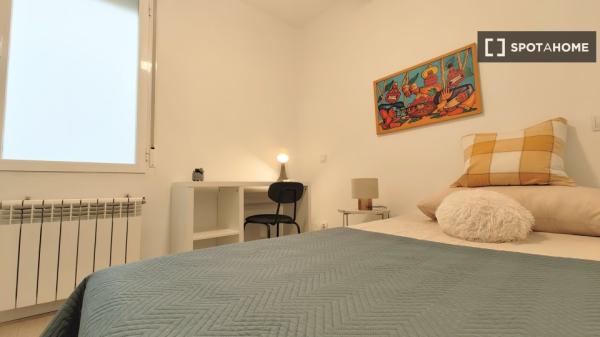 Habitación en piso compartido en madrid.