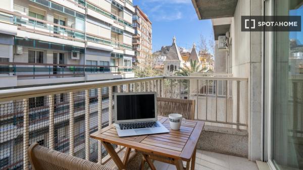 Se alquila habitación en piso compartido en Alicante.