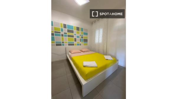 Habitación en piso compartido de 3 habitaciones en Santa Coloma