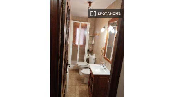 Habitación en piso compartido de 4 habitaciones, Abrantes, Madrid.