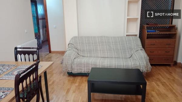 Habitación en piso compartido de 4 habitaciones, Abrantes, Madrid.