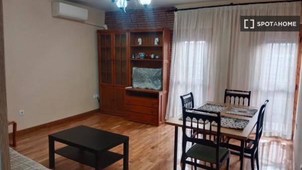 Habitación en piso compartido de 4 habitaciones, Abrantes, Madrid.