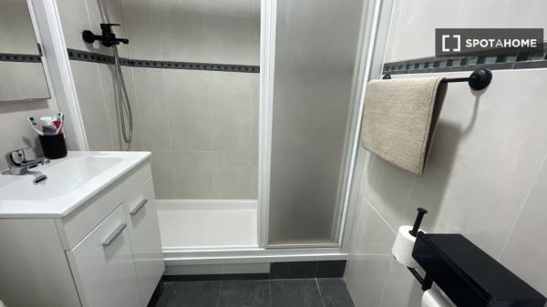 Room in shared 3-bedroom flat in Cabanyal-Canyamelar