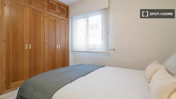 Room in a shared flat for rent in Alicante.