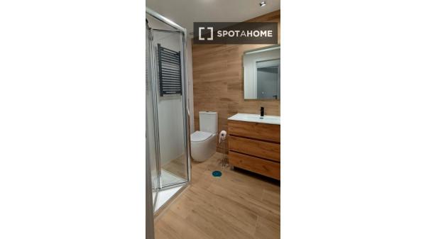 Pokój w mieszkaniu współdzielonym do wynajęcia w Almenara, Madryt.