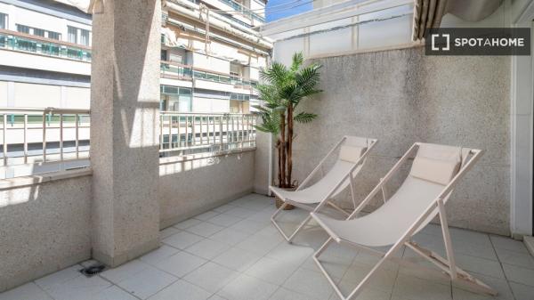 Room in a shared flat for rent in Alicante.