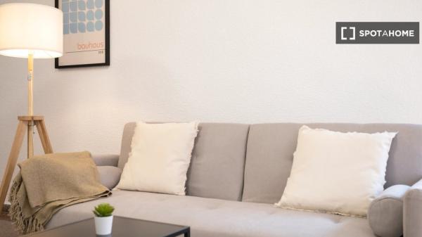 Zimmer in Wohngemeinschaft in Alicante zu vermieten, 3 Schlafzimmer