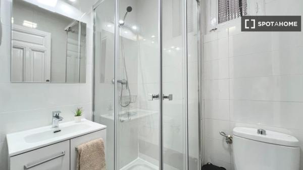 Habitación en piso compartido en alquiler en Universidad, Madrid