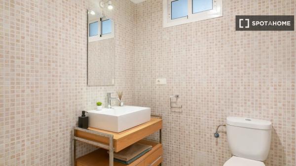 Pokój w mieszkaniu dzielonym z 5 sypialniami do wynajęcia, Alicante