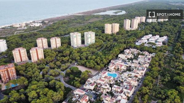 3-bedroom apartment for rent in El Saler, Valencia.