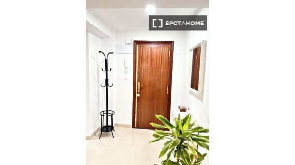 Chambre dans un appartement partagé de 2 chambres à Ciutat Fallera