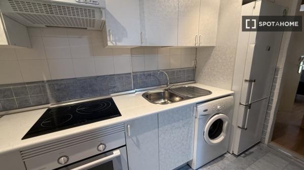 Pokój w mieszkaniu dzielonym do wynajęcia w Trafalgar, Madryt