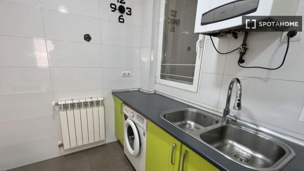 Room in shared flat for rent in Ríos Rosas, Madrid