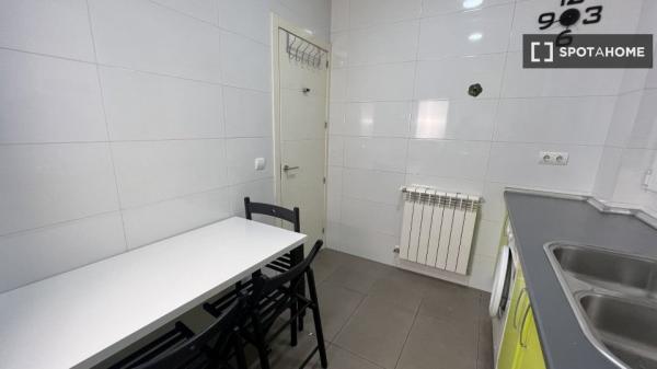 Room in shared flat for rent in Ríos Rosas, Madrid