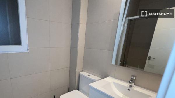 Room in shared flat for rent in Ríos Rosas, Madrid