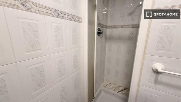 Habitación en piso de 5 habitaciones en Ciutat Jardí, Valencia