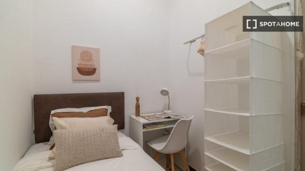 Zimmer zu vermieten in La Nova Esquerra de l'Eixample, Barcelona.