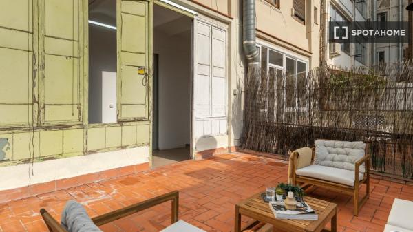 Zimmer zu vermieten in La Nova Esquerra de l'Eixample, Barcelona.