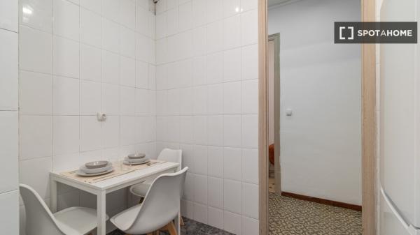 Zimmer zu vermieten in La Nova Esquerra de l'Eixample, Barcelona.