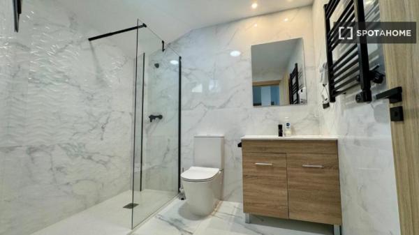 3-bedroom apartment for rent in Marín, Vigo