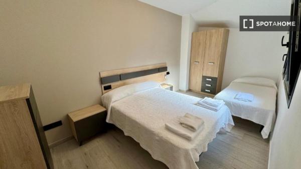 3-bedroom apartment for rent in Marín, Vigo